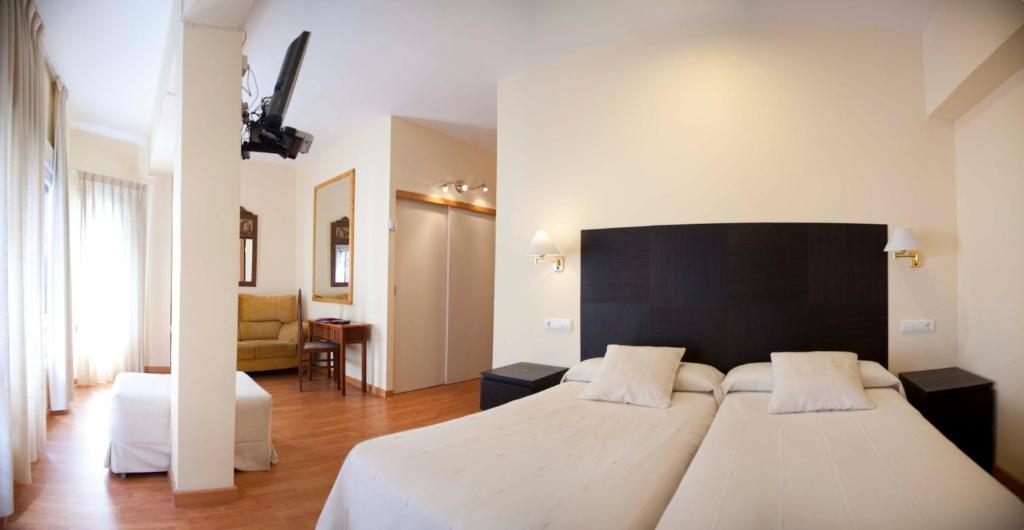 Double or Twin Room,11921565:JPEG
